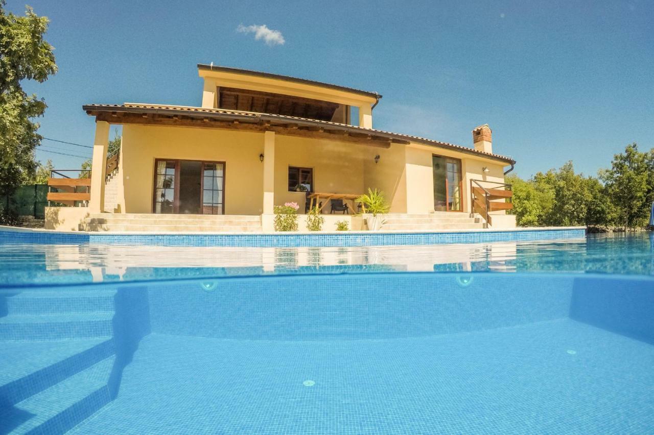 Villa Nabucco Kras エクステリア 写真